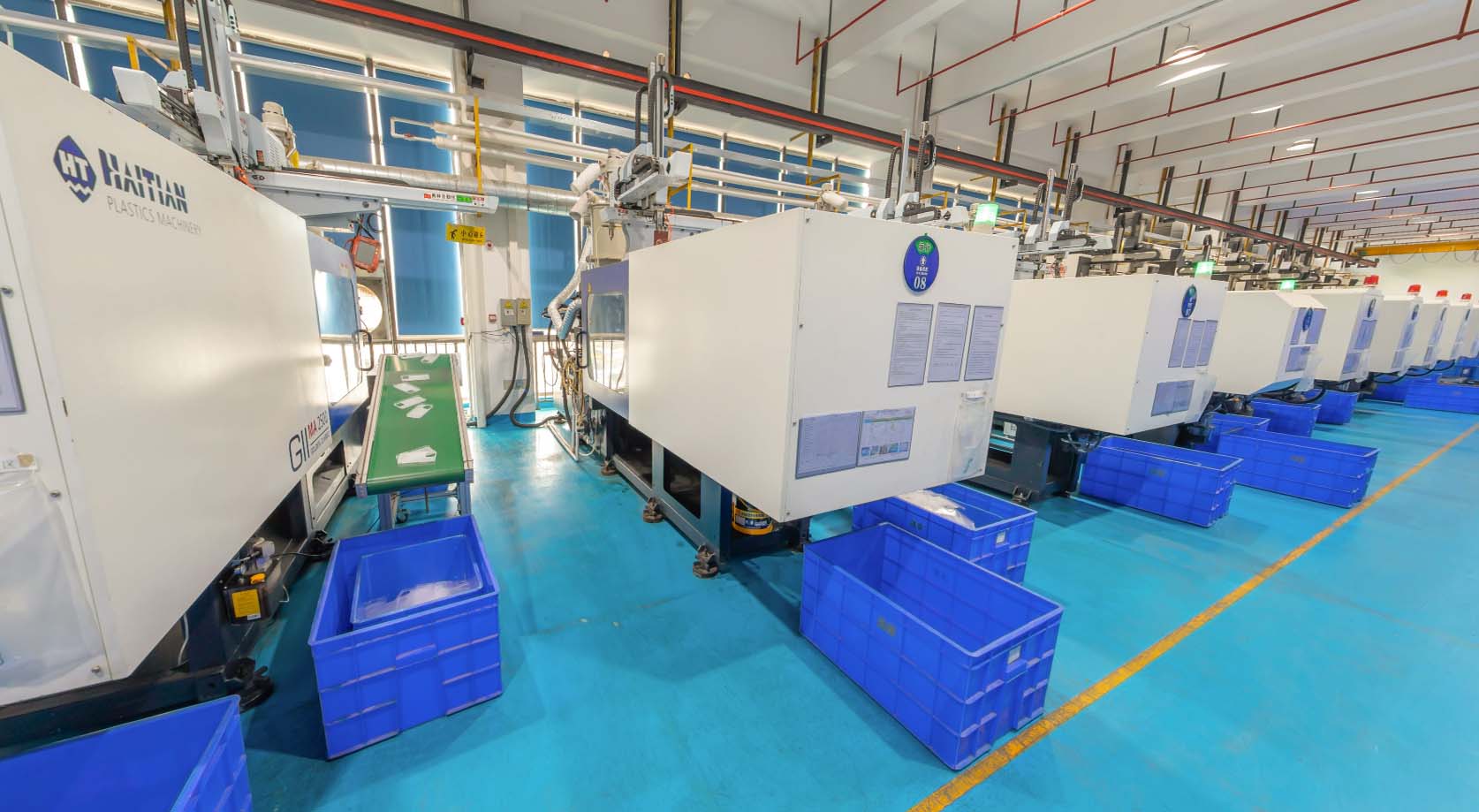 Showing the production line of the mobile phone case wholesale compression molding workshop