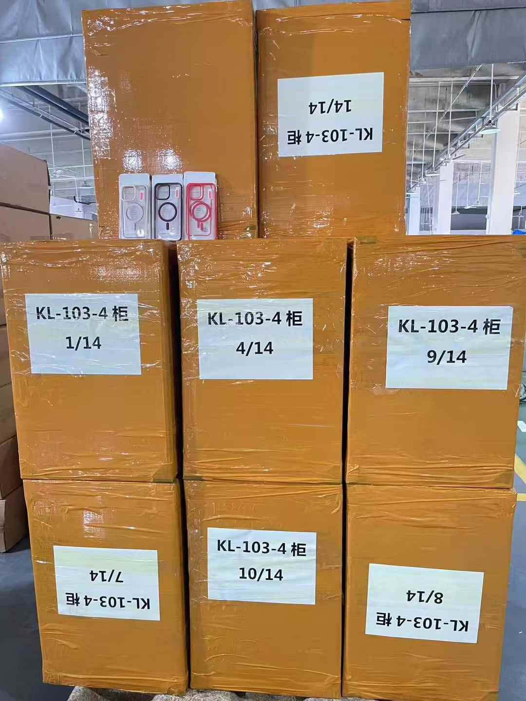 The picture shows the mobile phone case wholesale purchased by the customer