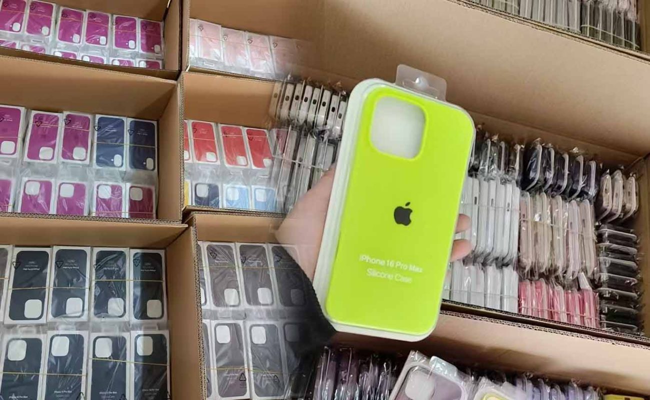 The picture shows the mobile phone case wholesale is about to be packed into boxes